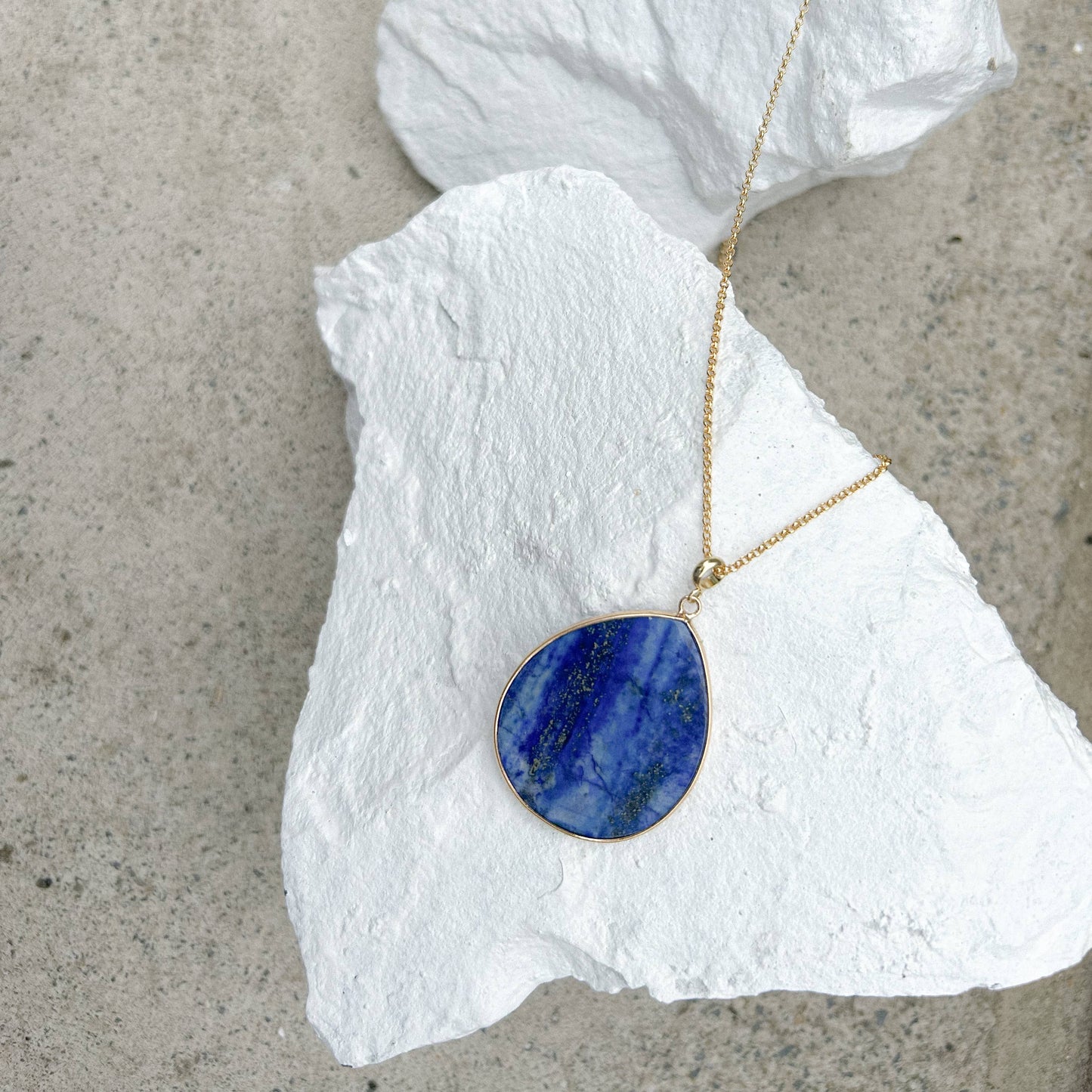Lapis lazuli disc gold plated necklace