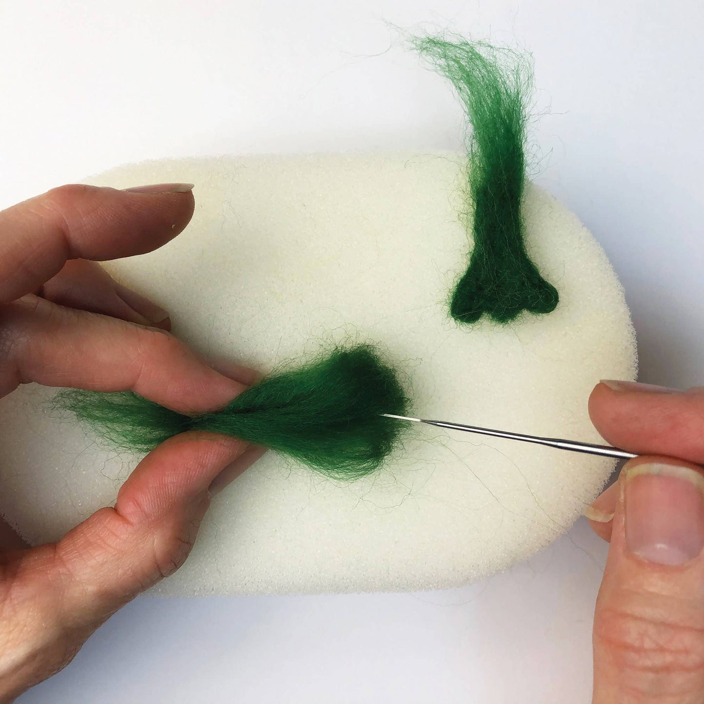 Frogs needle felting kit