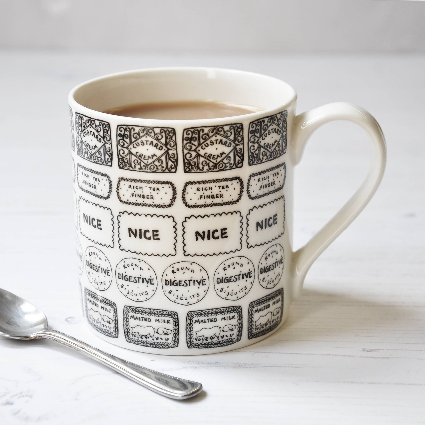 Biscuits black & white mug