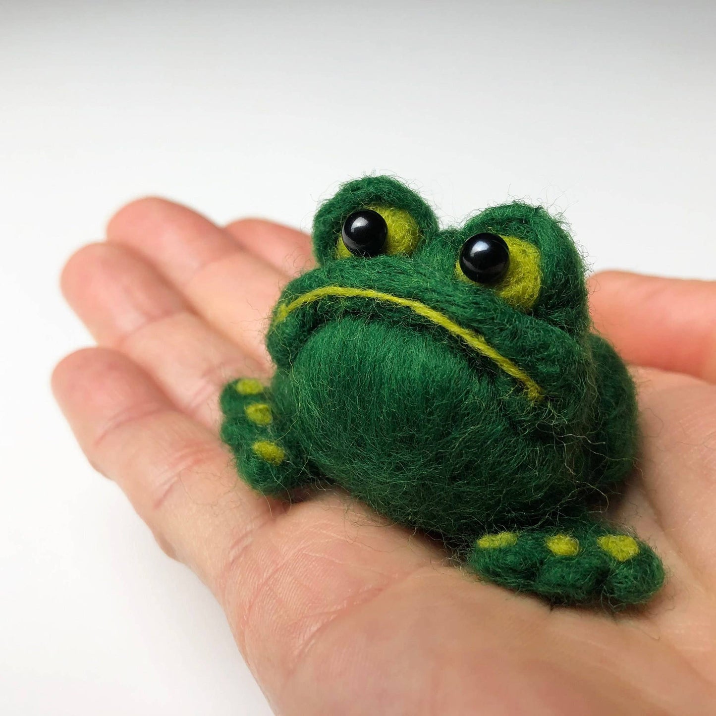 Frogs needle felting kit