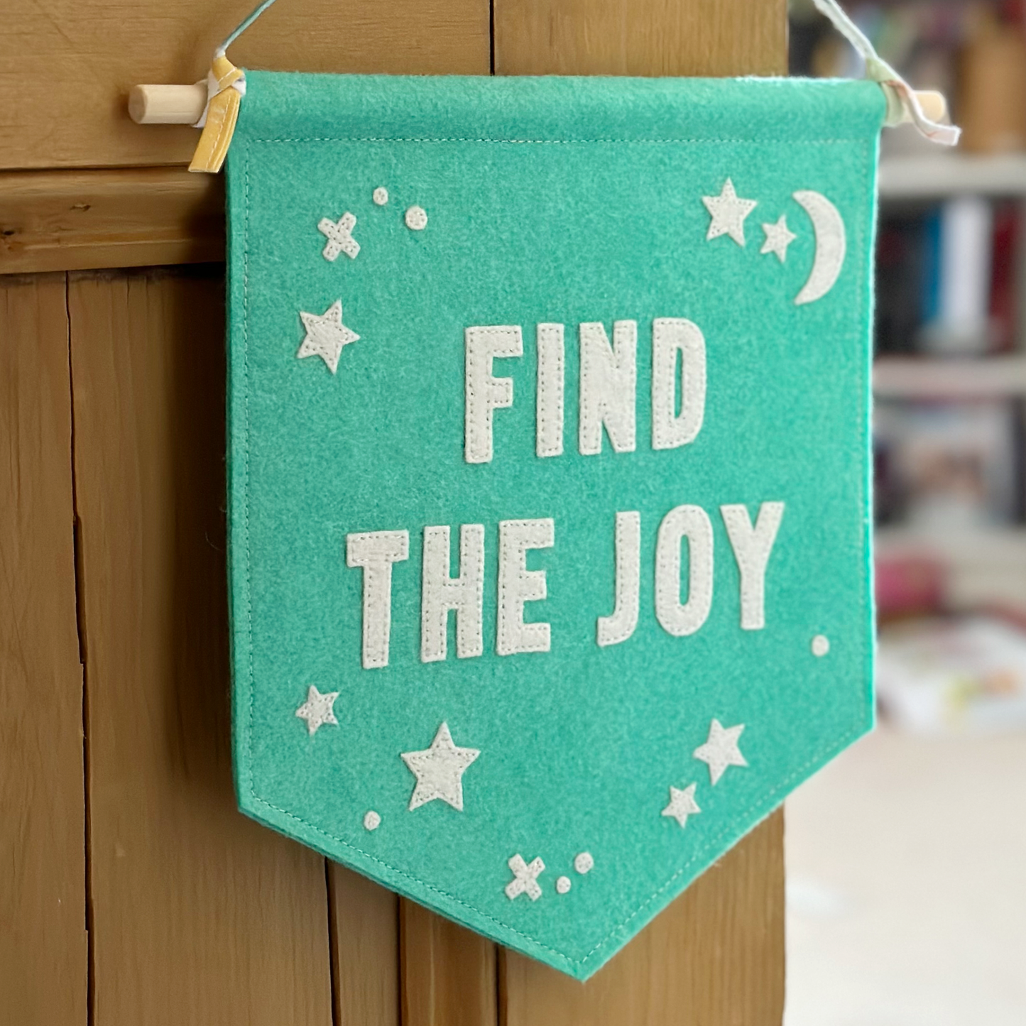 Find the Joy positivity banner craft kit