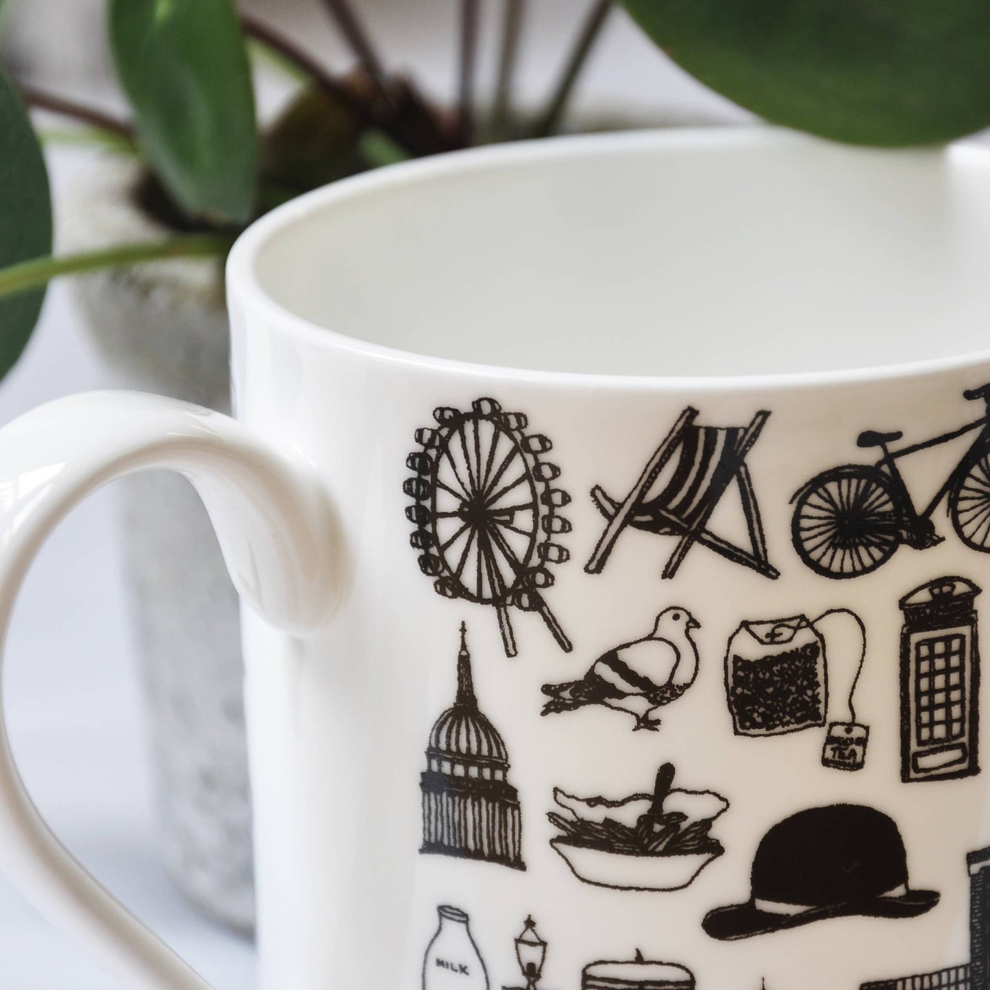 British icons black & white mug