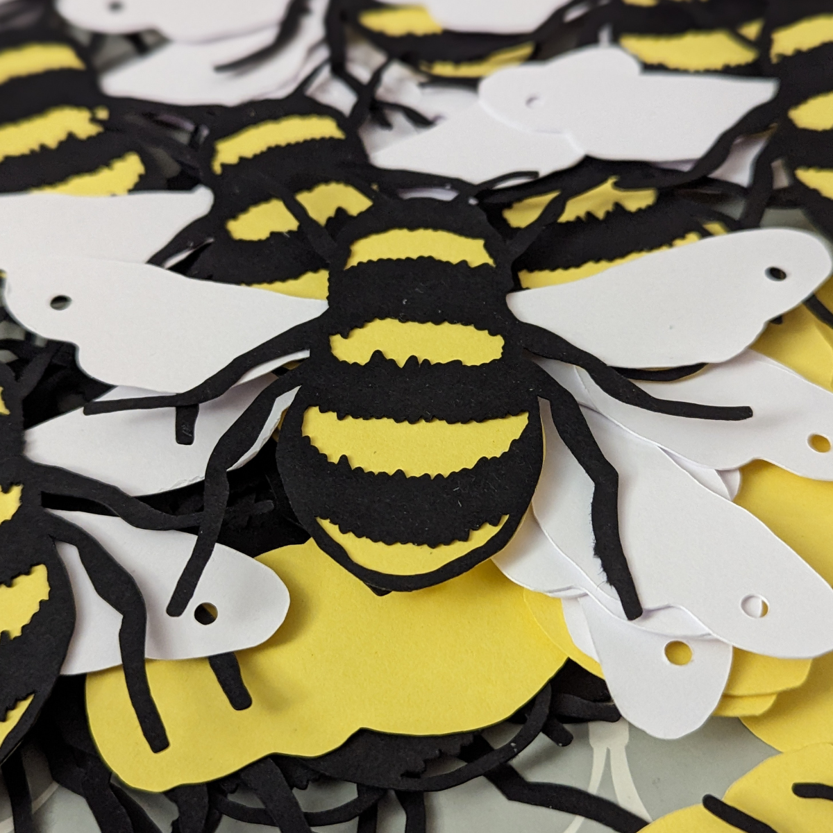 Jolly paper bunting - Busy bees