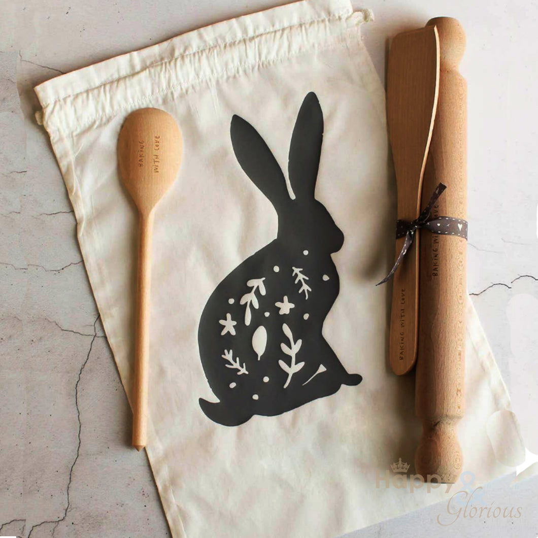 Wooden baking utensil set in cotton bag - hare