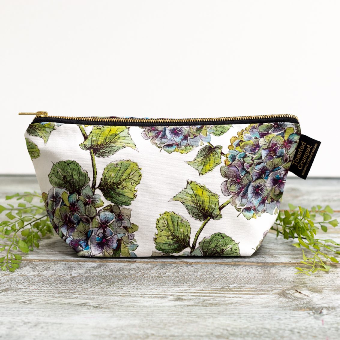 Hydrangea cotton wash bag